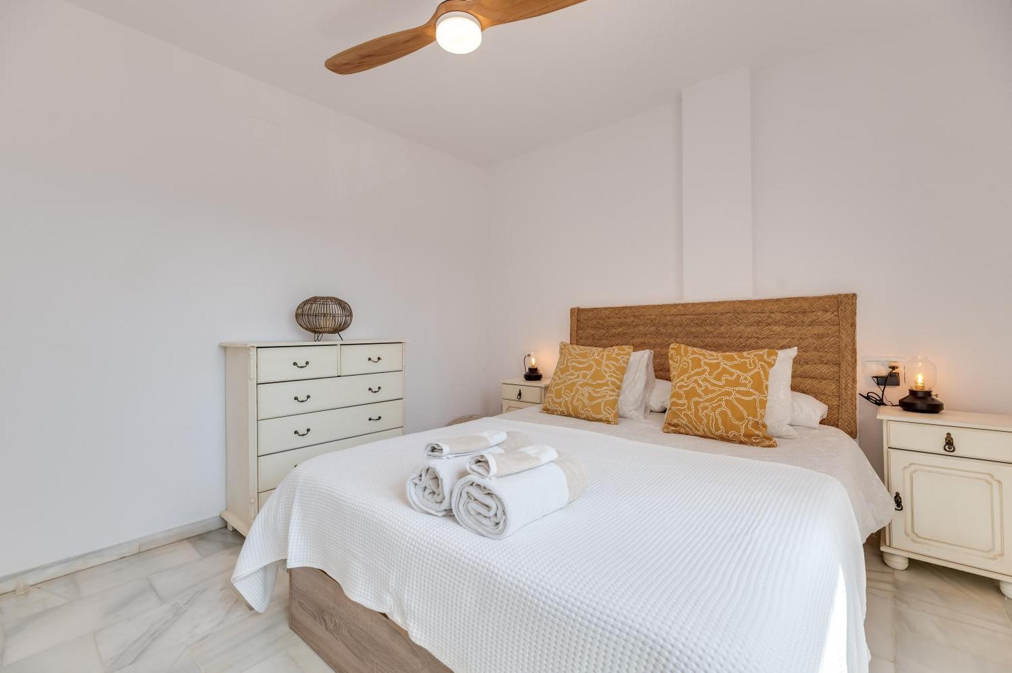 Apartamento Con Amplio Porche Y Bbq Benalmadena Bagian luar foto