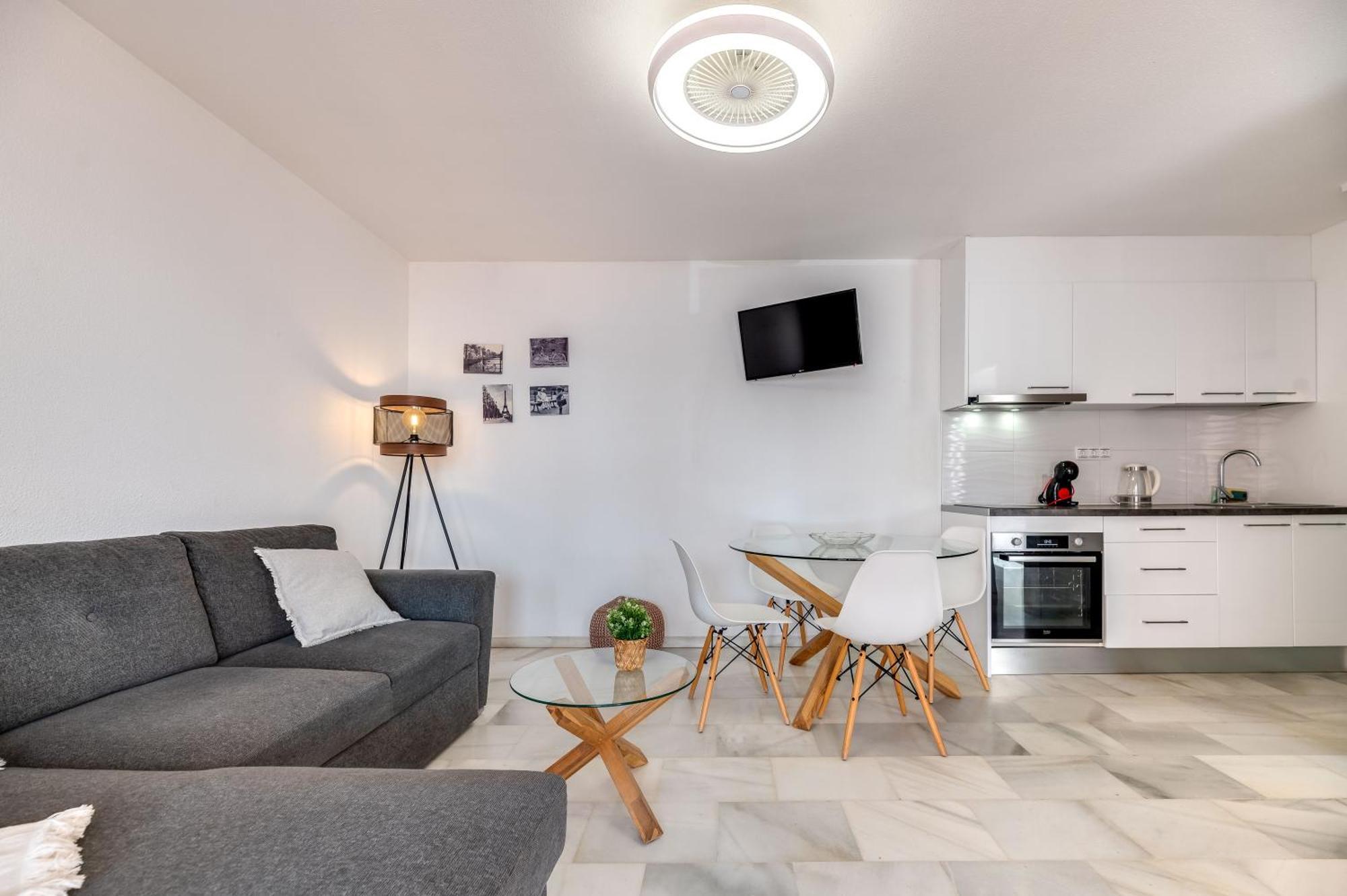 Apartamento Con Amplio Porche Y Bbq Benalmadena Bagian luar foto